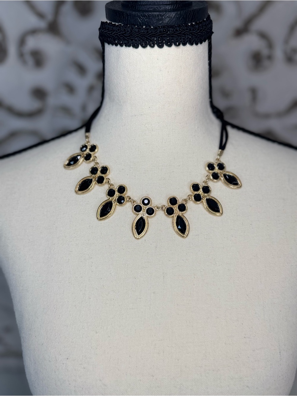 NWT Joe Boxer Black & Gold Statement Necklace Floral Gem Bib Necklace